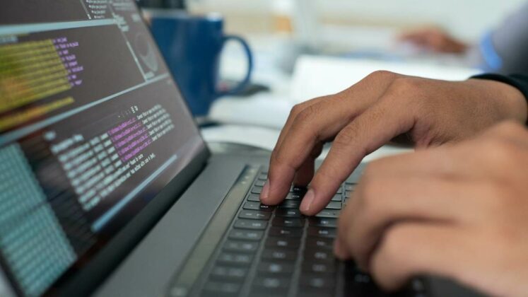 How to Reverse an Array In Python [Flip Array]
